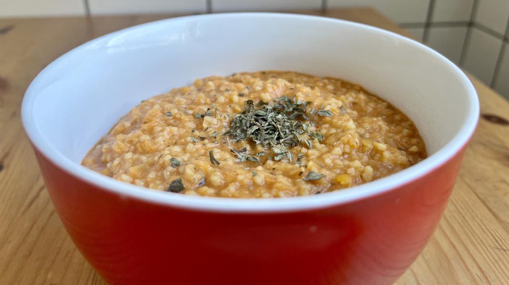Bulgur-Suppe mit roten Linsen und Minze · Klimafreundlicher Kochen 🥕
