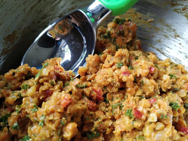 Masse fĂŒr die Curry-Linsen-BĂ€llchen