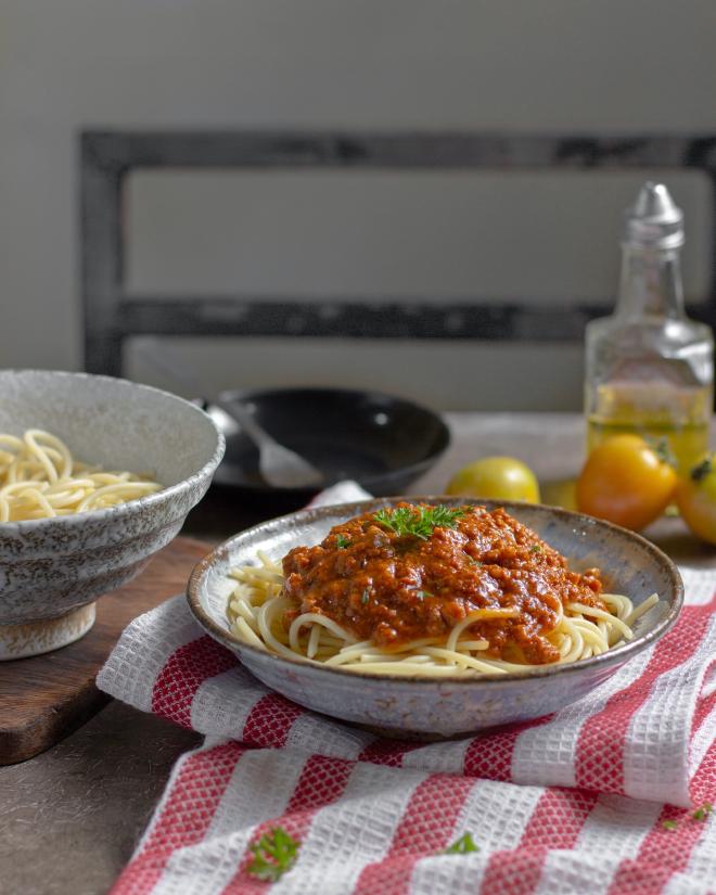 Teller mit Spaghetti Bolognese